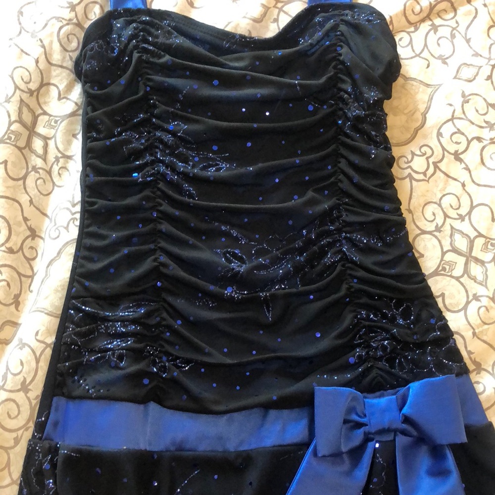 Dress - Picture 3 of 4